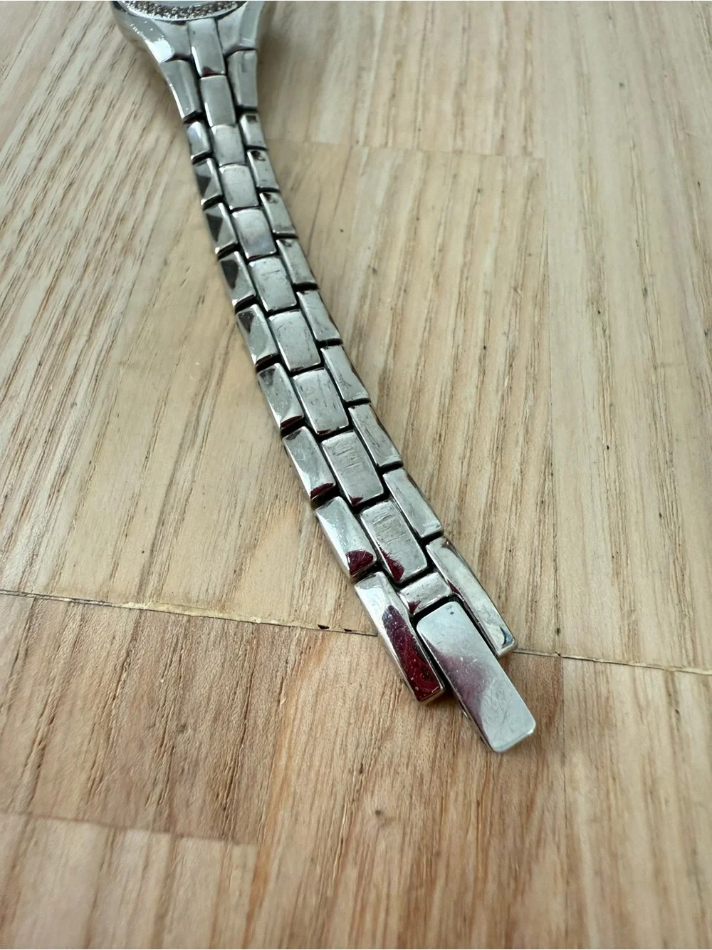 Caravelle by Bulova ladies silver tone watch NEW BATTERY